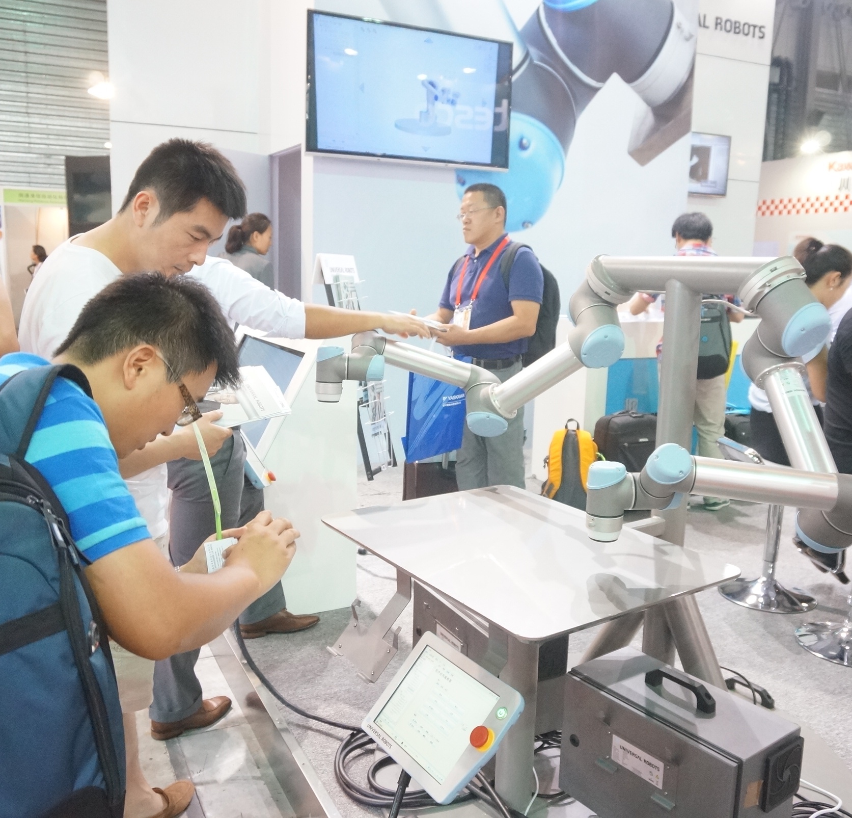 UR机器人亮相中国国际机器人展