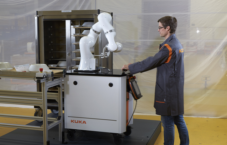 库卡机器人在德国汉诺威工业博览会上展示橙