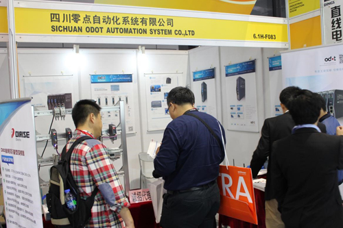 零点自动化工博会现场用户参观