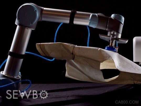 世界首个自动化制衣系统Sewbo：让硬纸板秒变T恤 | 新智造