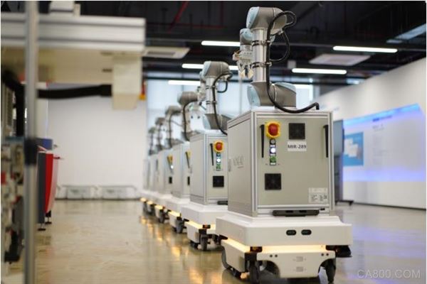 中德院培训中心,UR机械臂,MiR100自主移动机器人