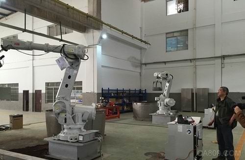 酿酒机器人亮相 为泸州机器人产业发展奠定基础