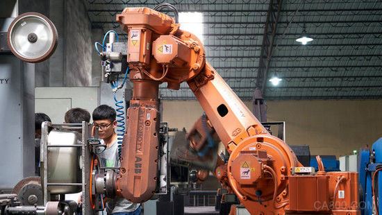 英媒：中国制造业正靠“机器人”完成新工业革命