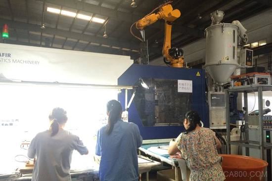 劳动人口萎缩 中国制造业迎来机器人时代