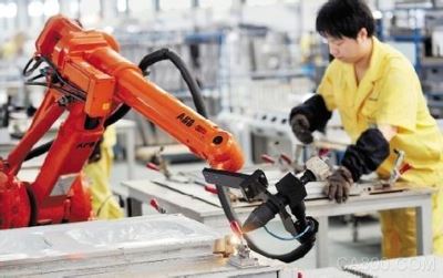 2018年中国制造业机器人采用率将增长150%