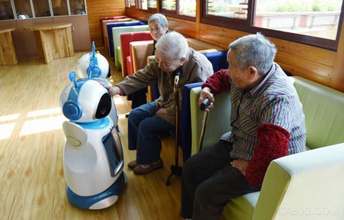 日养老院引进机器人陪聊 人工智能又有新用途了