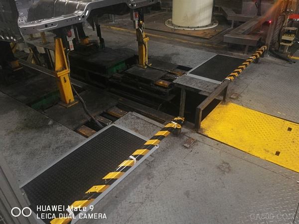 【东风商用车】安全地毯在焊接机器人安全保护的现场应用