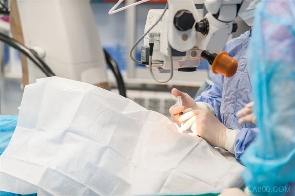 华北工控医疗机器人专用AI计算机：为精准化眼科手术保驾护航