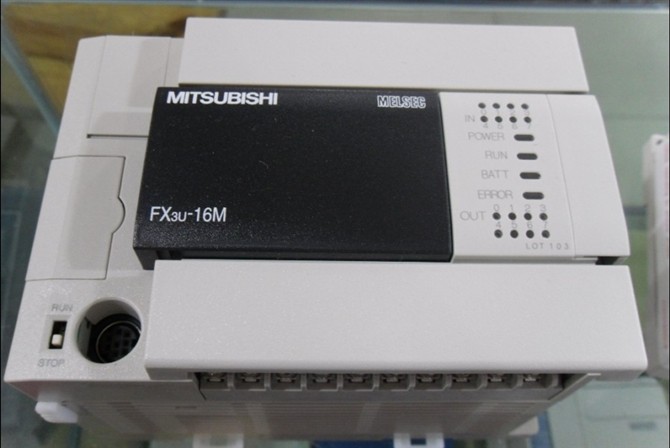 FX3U-16MR/ES-A三菱PLC