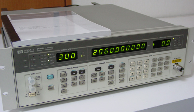 HP8657A合成信号源