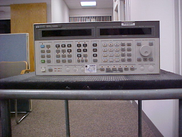 二手跳频信号源HP8645A