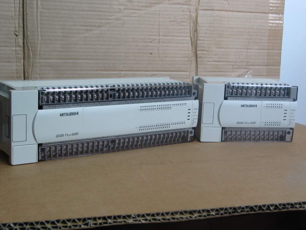 特价供应三菱PLC FX2N-32MR-001