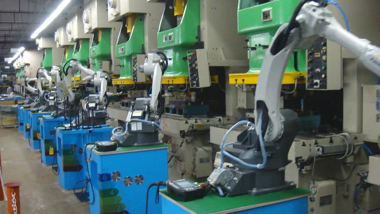 供冲床生产线自动上下料机器人 冲床物料搬运机器人