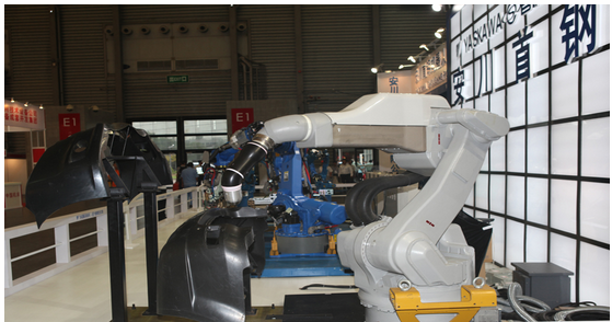 EPX2900型喷涂机器人系统在大型专业展会上广受关注