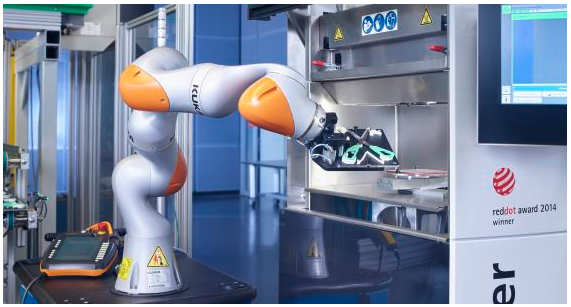 KUKA 轻型机器人将注塑和增材制造结合起来