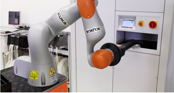 KUKA机器人LBR IIWA优化电子工业的SMT生产线