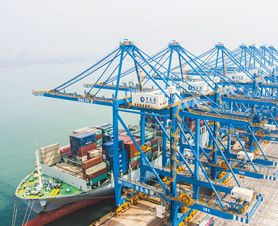 亚洲首个全自动化码头青岛投产