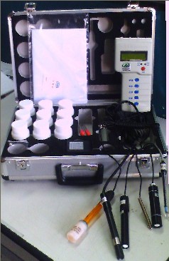 便携式水质分析仪(温度、盐度.pH.氨氮) 型号: xu30-DY-IIIA库号：M259874   