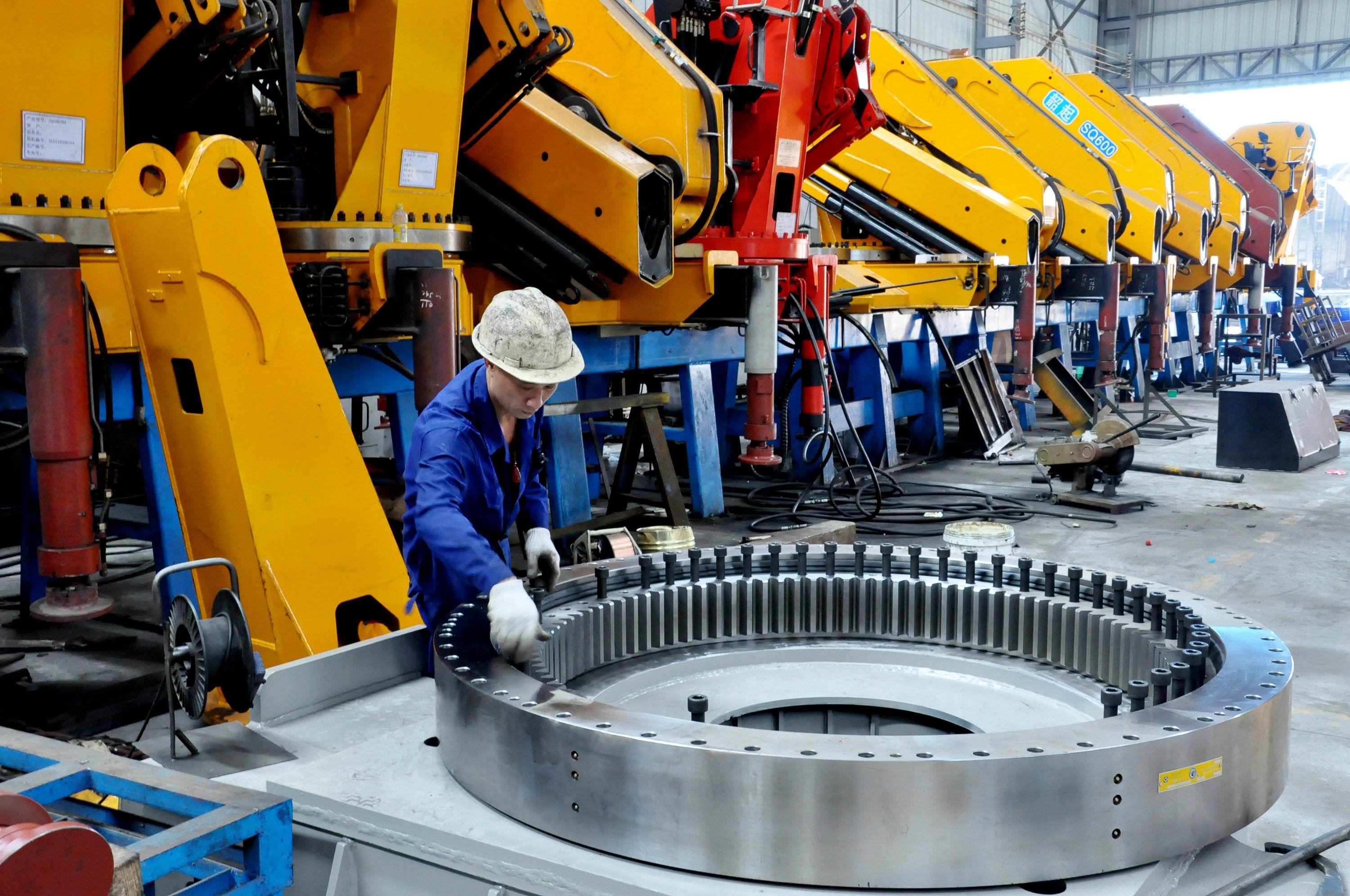 习近平：中国制造业要强起来